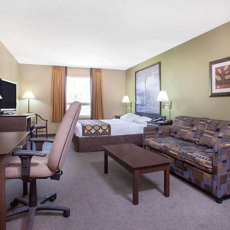 Hotel Super 8 By Wyndham Midland Extérieur photo