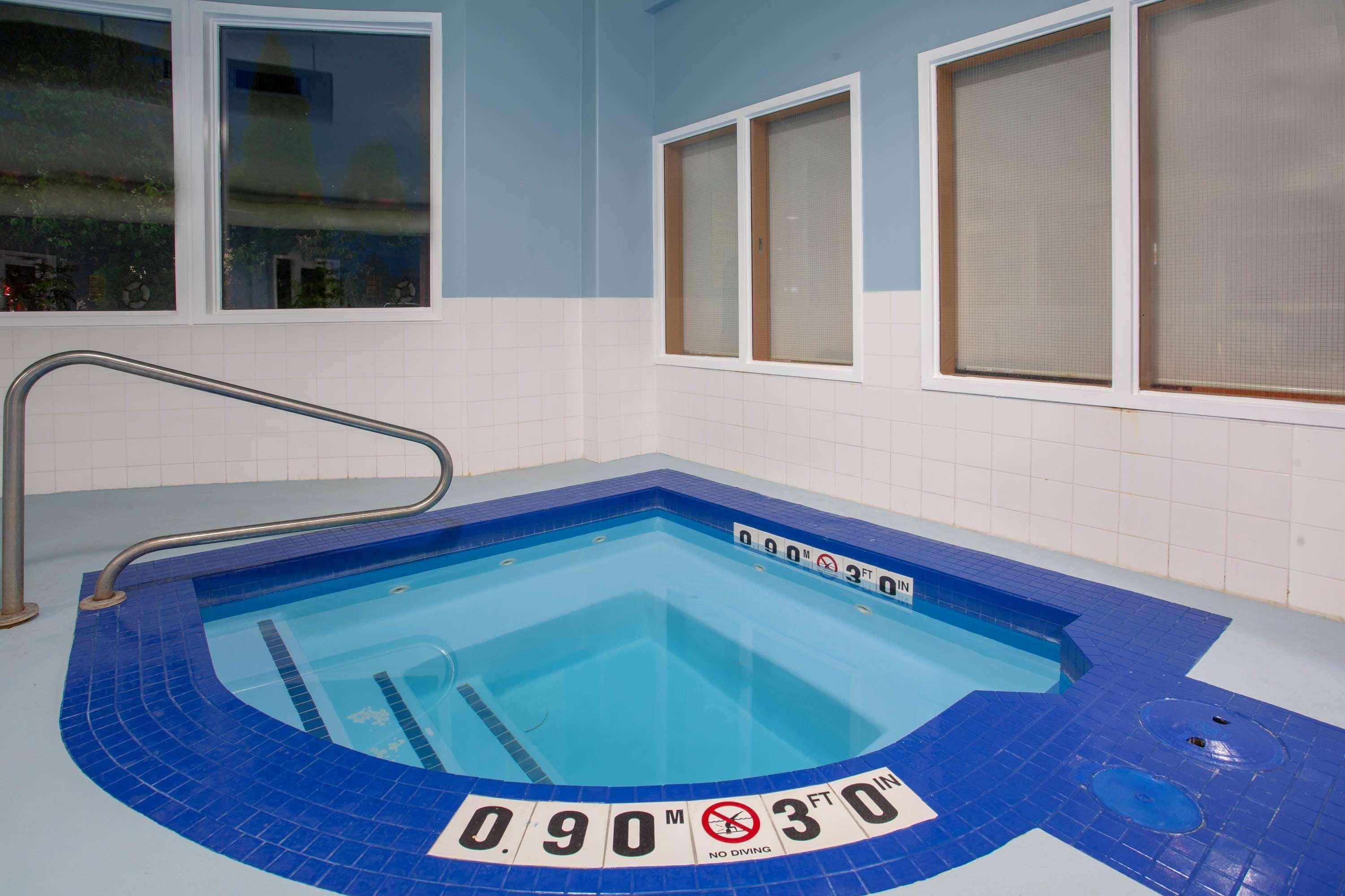 Hotel Super 8 By Wyndham Midland Extérieur photo