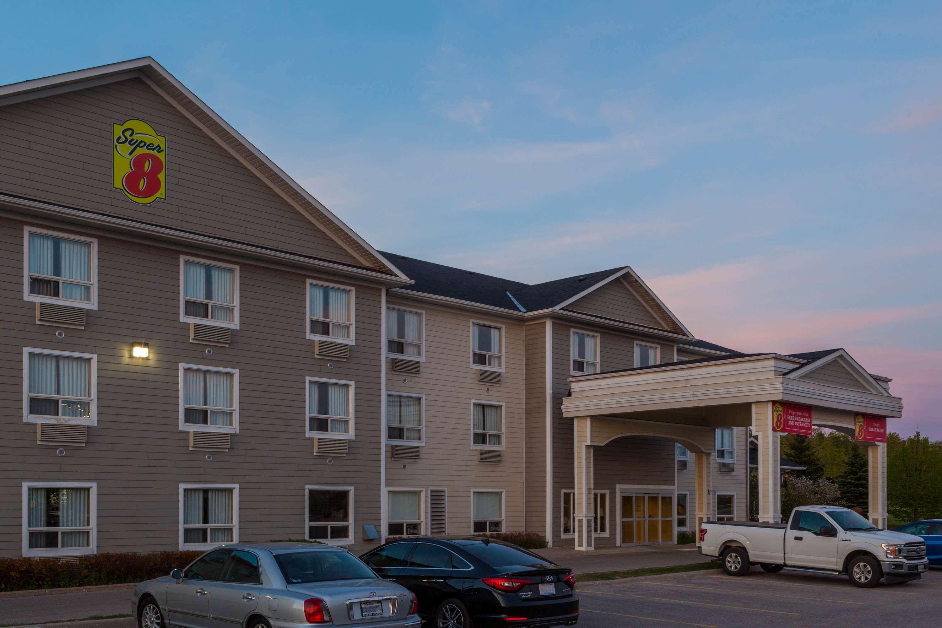Hotel Super 8 By Wyndham Midland Extérieur photo