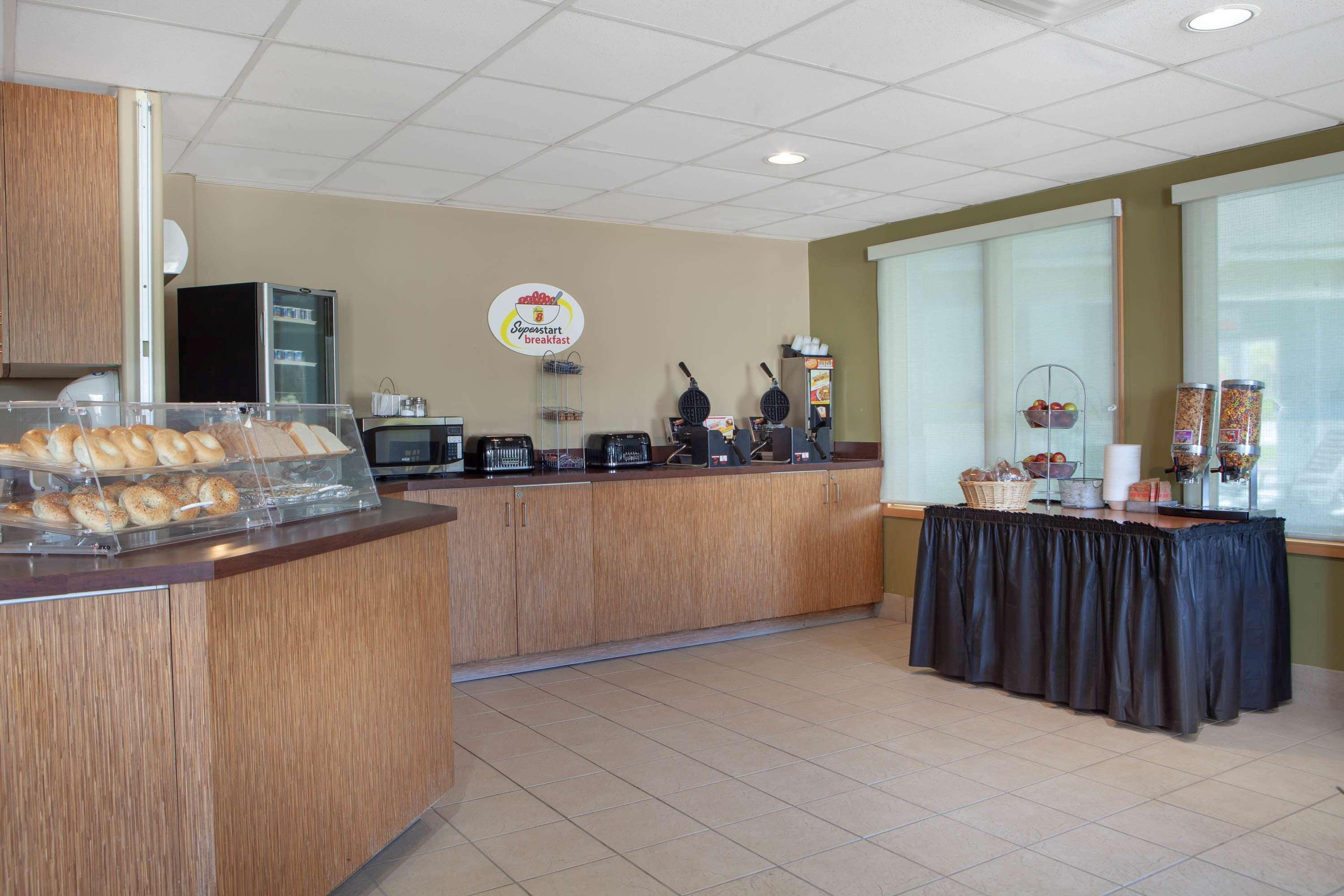 Hotel Super 8 By Wyndham Midland Extérieur photo