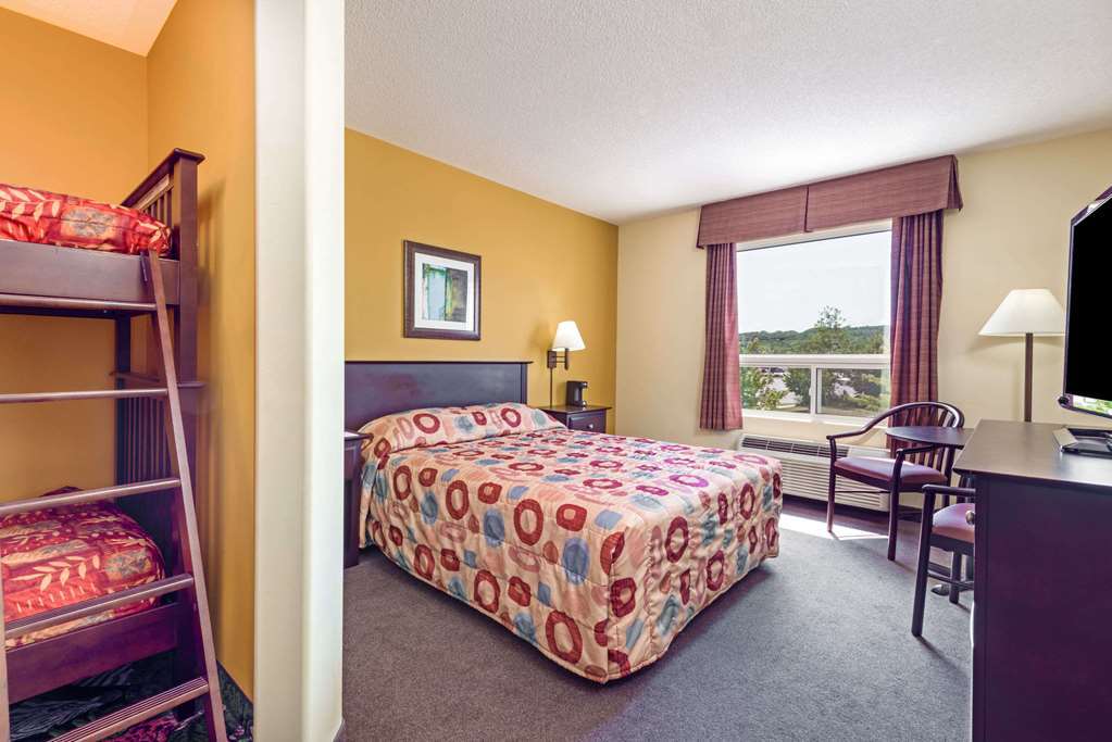 Hotel Super 8 By Wyndham Midland Chambre photo