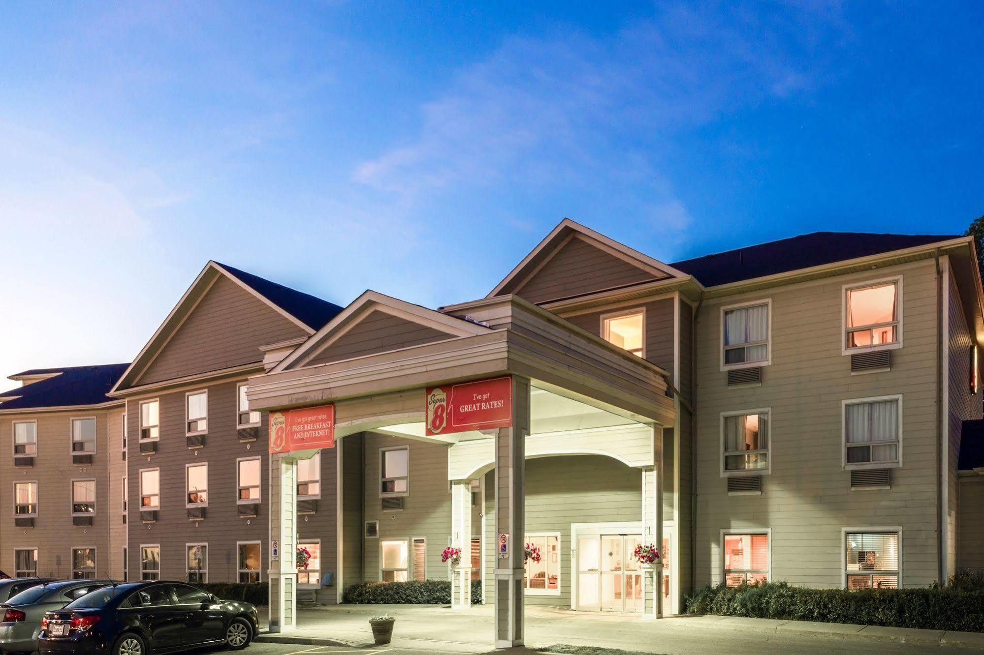 Hotel Super 8 By Wyndham Midland Extérieur photo