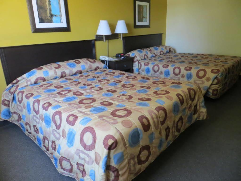 Hotel Super 8 By Wyndham Midland Extérieur photo