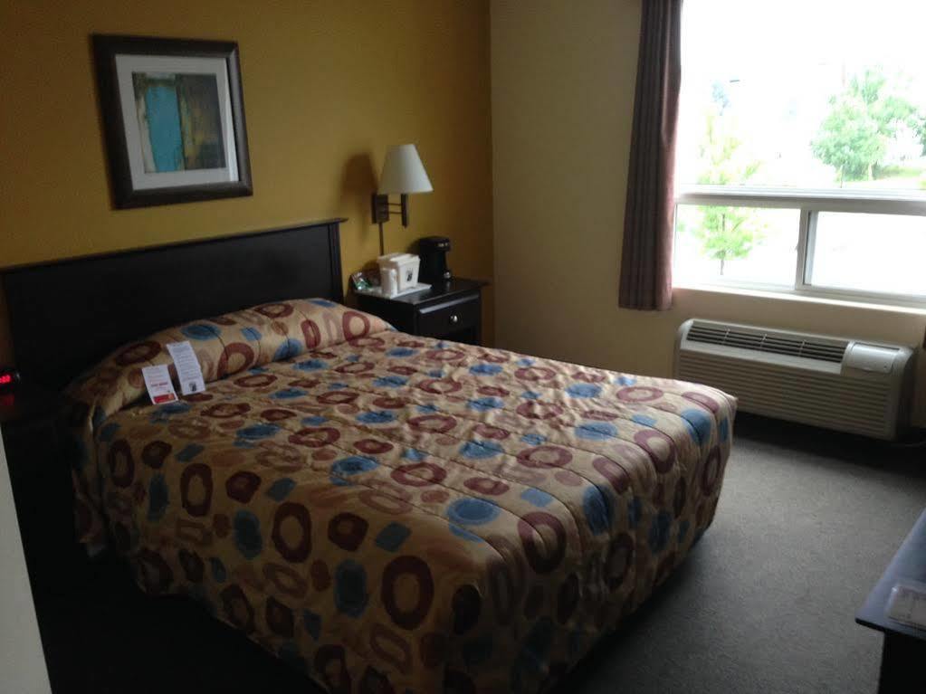 Hotel Super 8 By Wyndham Midland Extérieur photo
