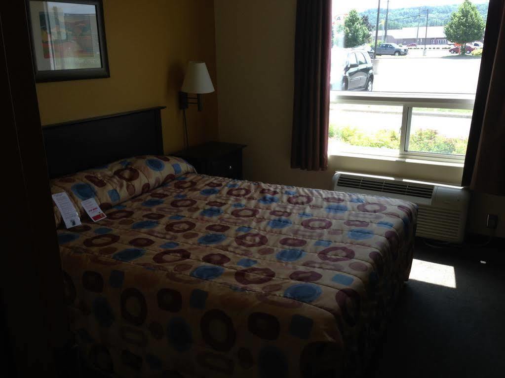 Hotel Super 8 By Wyndham Midland Extérieur photo