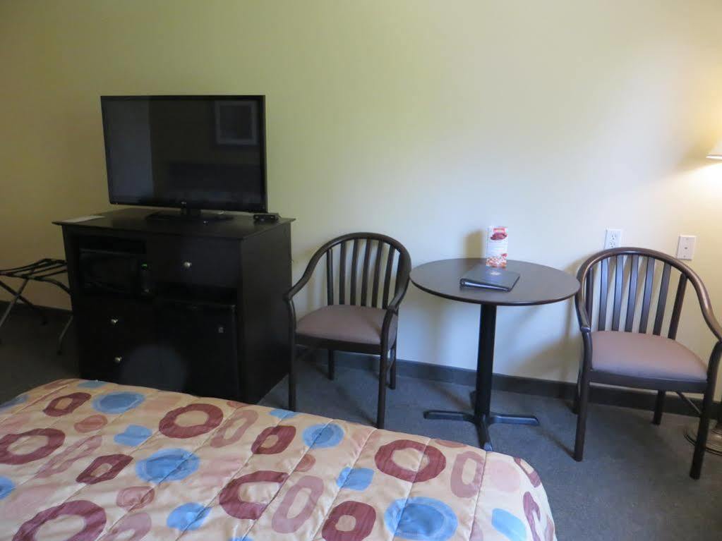 Hotel Super 8 By Wyndham Midland Extérieur photo