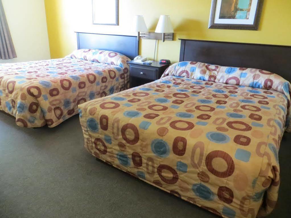 Hotel Super 8 By Wyndham Midland Extérieur photo