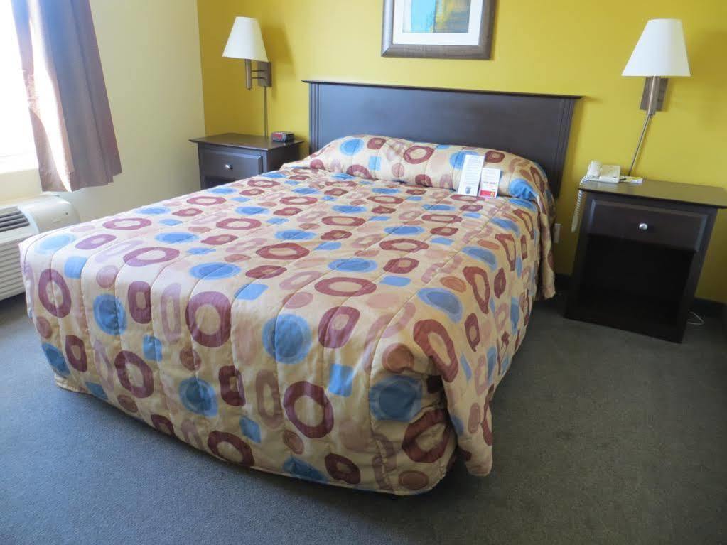 Hotel Super 8 By Wyndham Midland Extérieur photo