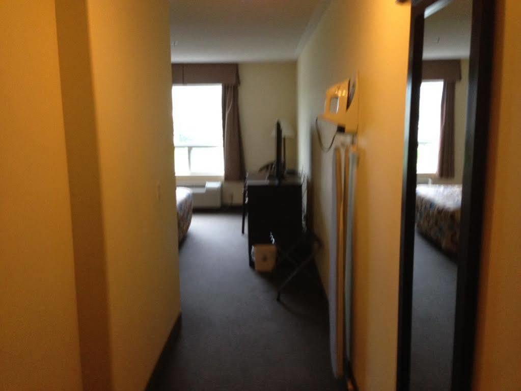 Hotel Super 8 By Wyndham Midland Extérieur photo